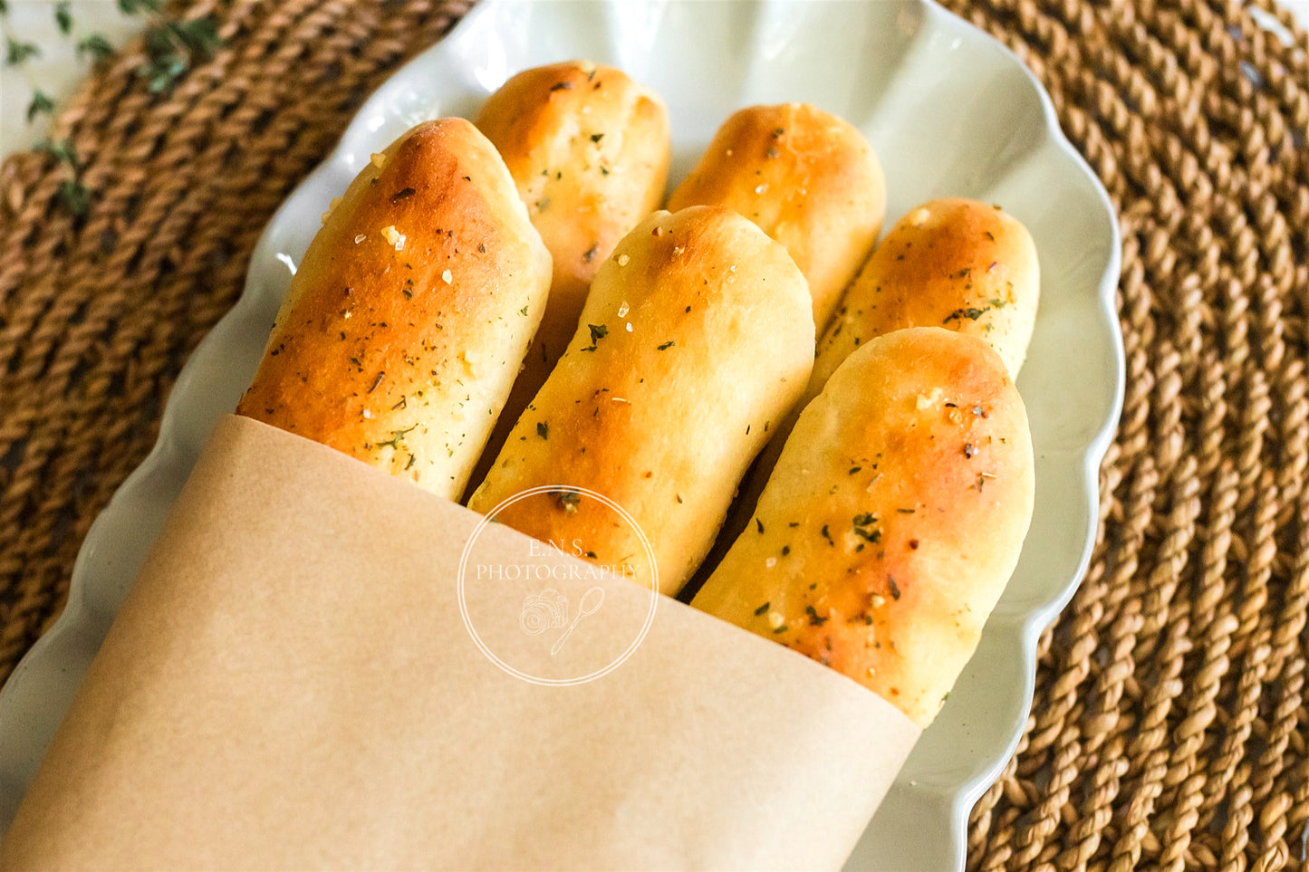 EASY GARLIC BREADSTICKS