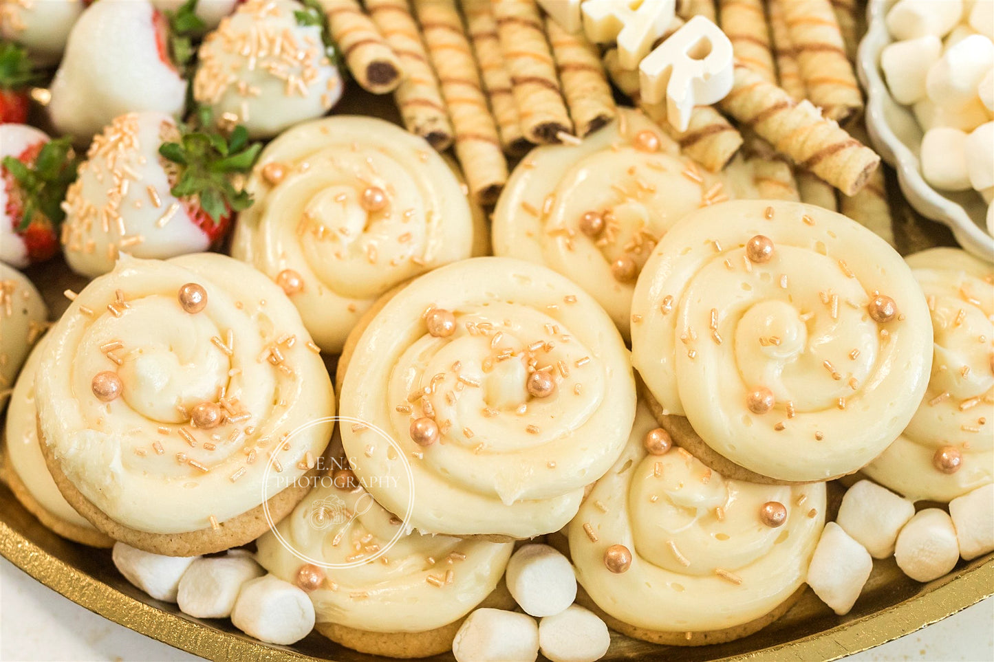 CHEERS TO THE NEW YEAR DESSERT BOARD (with video)