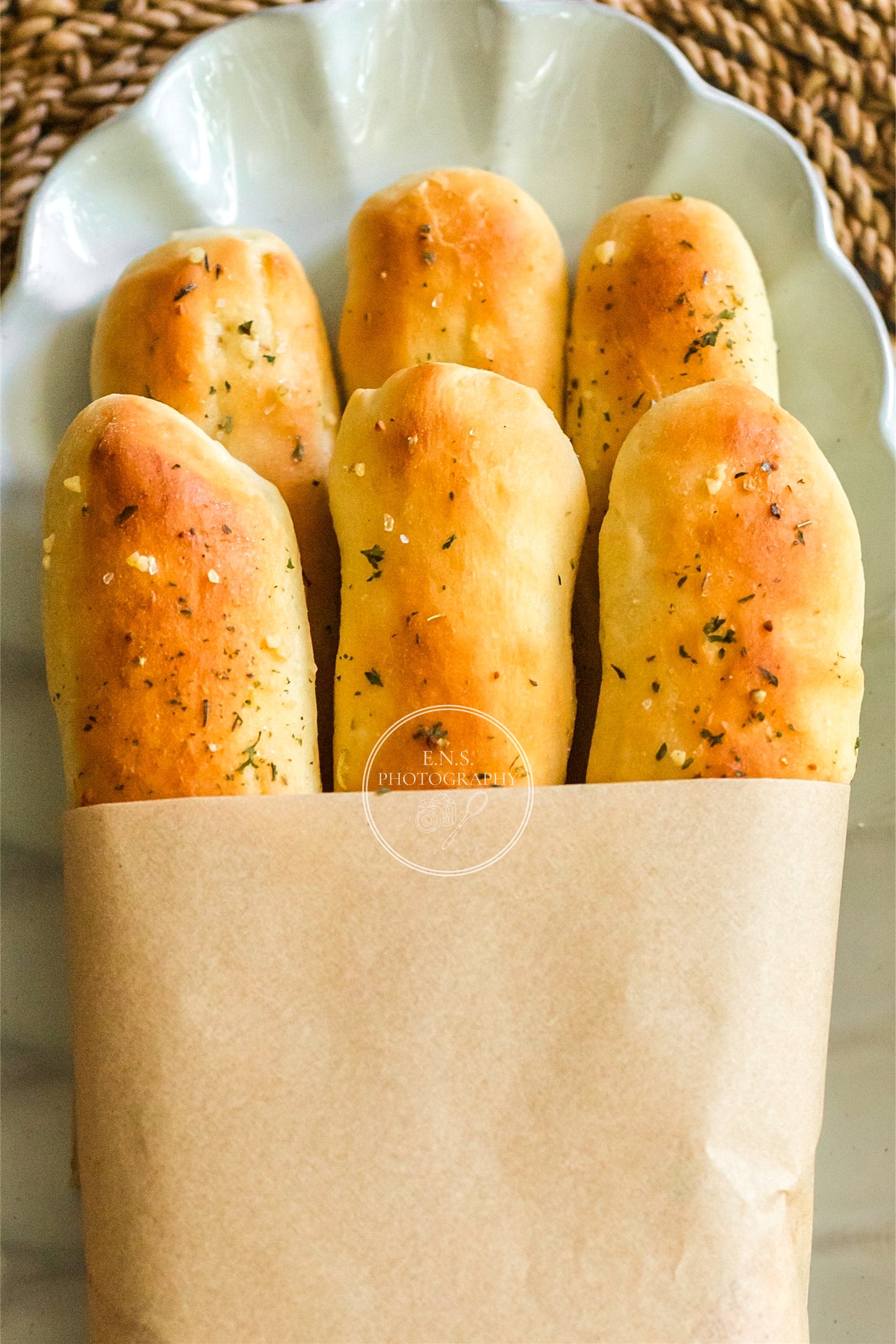 EASY GARLIC BREADSTICKS