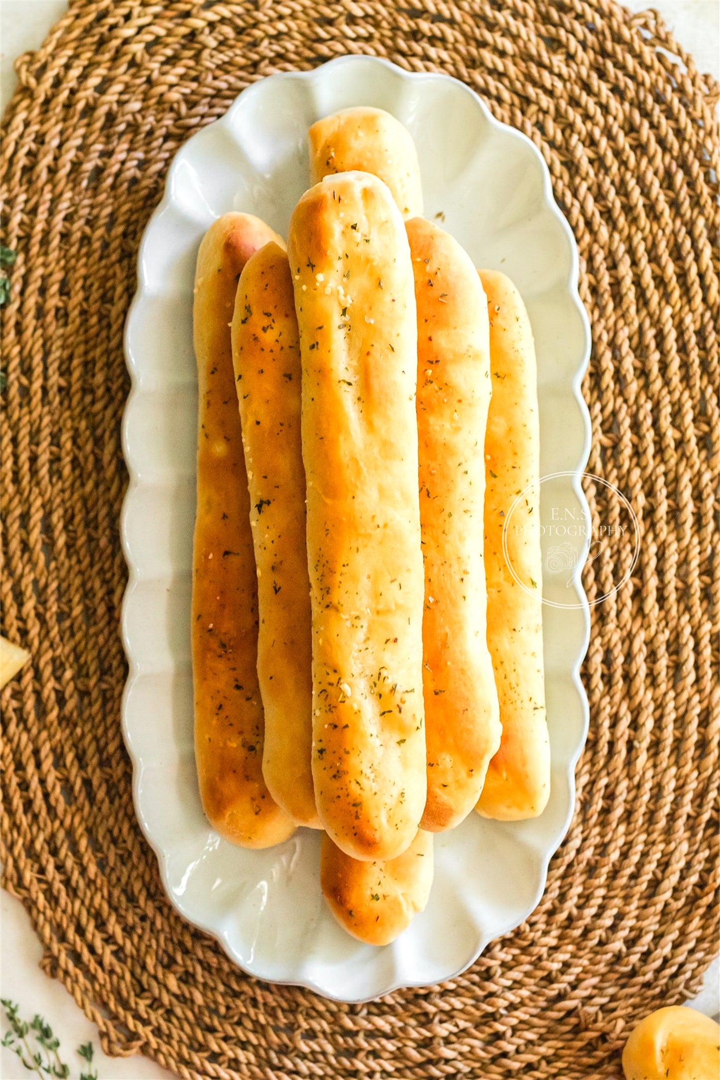 EASY GARLIC BREADSTICKS