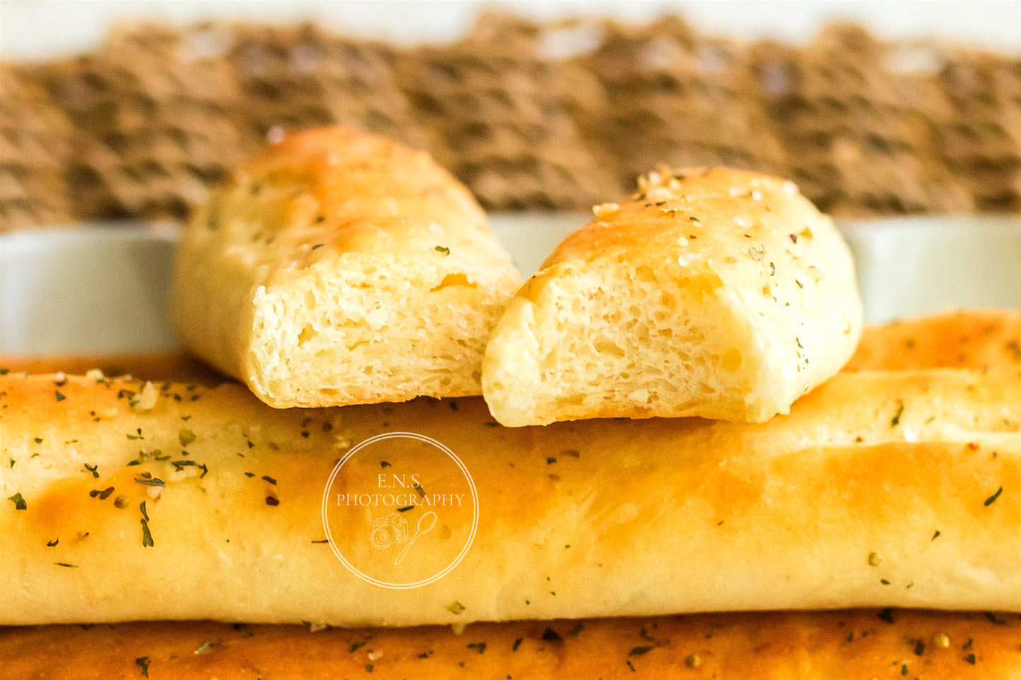 EASY GARLIC BREADSTICKS