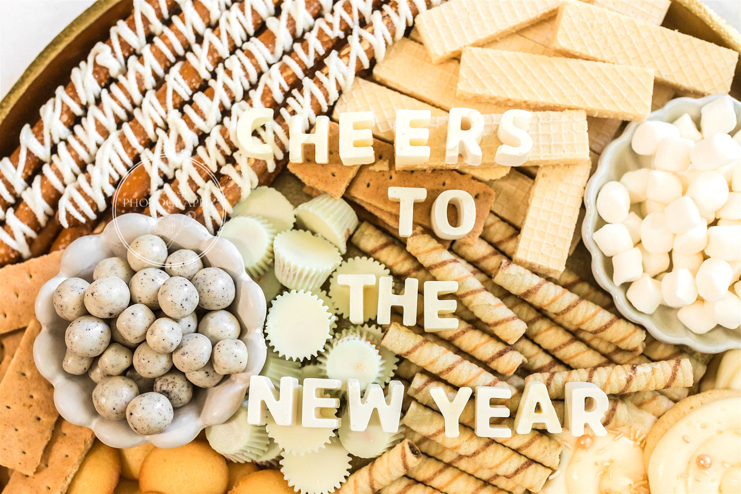 CHEERS TO THE NEW YEAR DESSERT BOARD (with video)