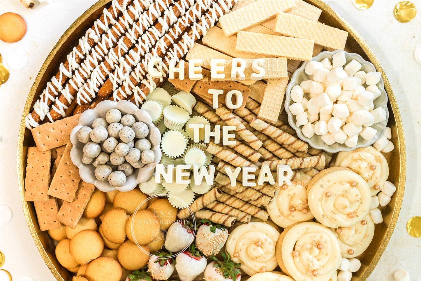CHEERS TO THE NEW YEAR DESSERT BOARD (with video)