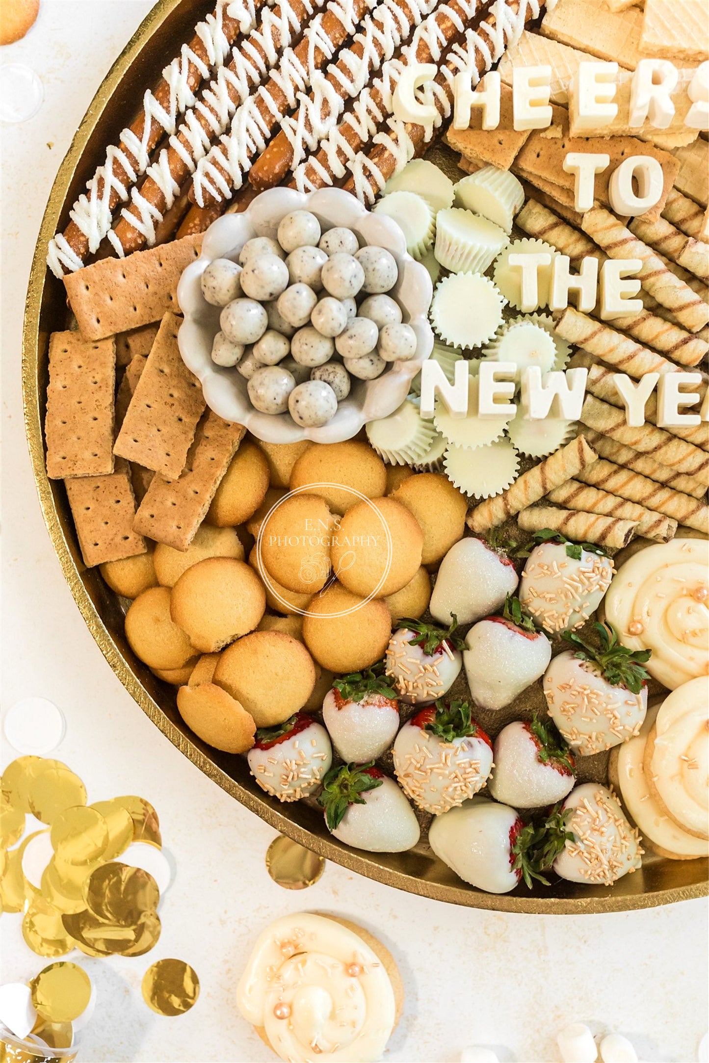 CHEERS TO THE NEW YEAR DESSERT BOARD (with video)
