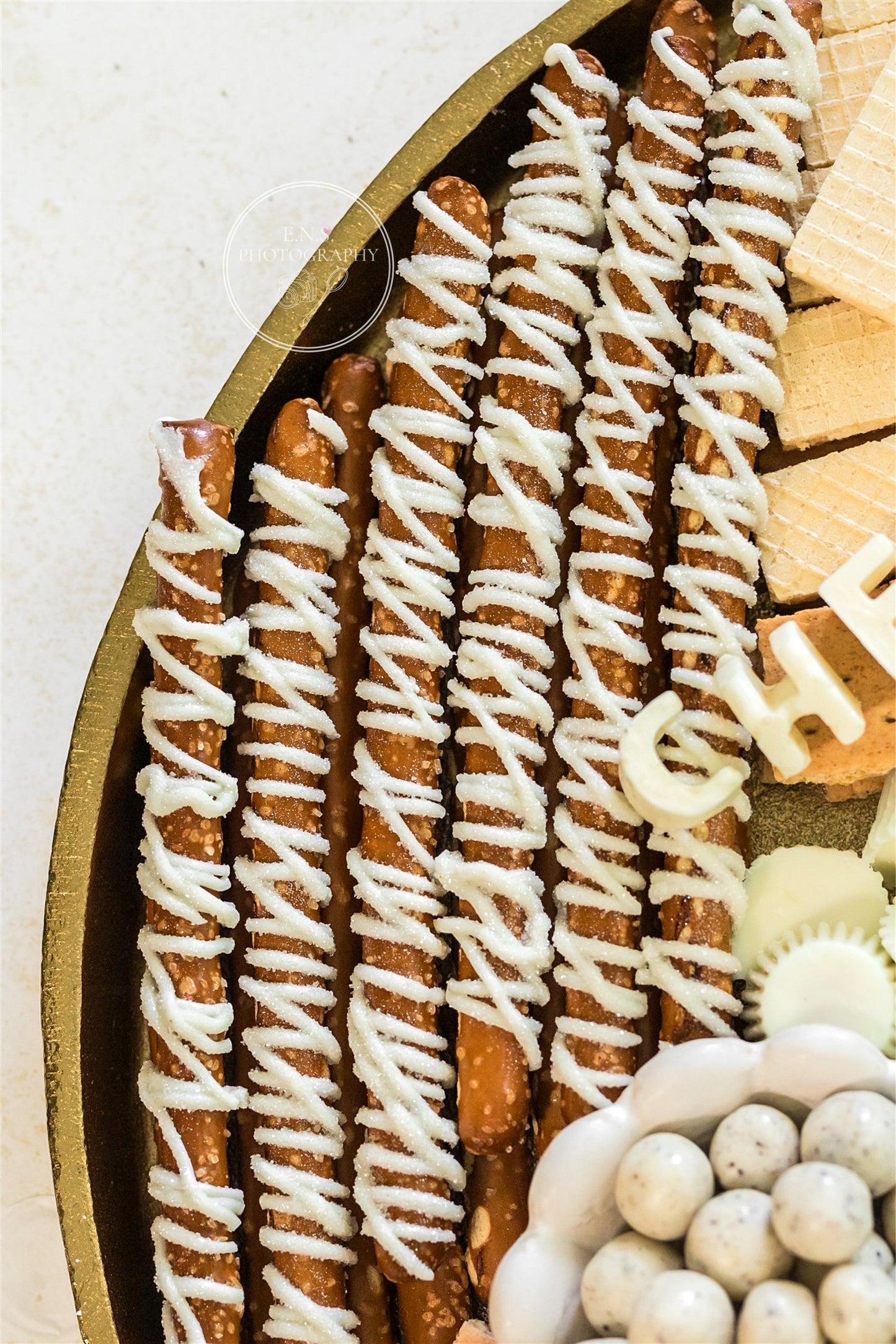 CHEERS TO THE NEW YEAR DESSERT BOARD (with video)