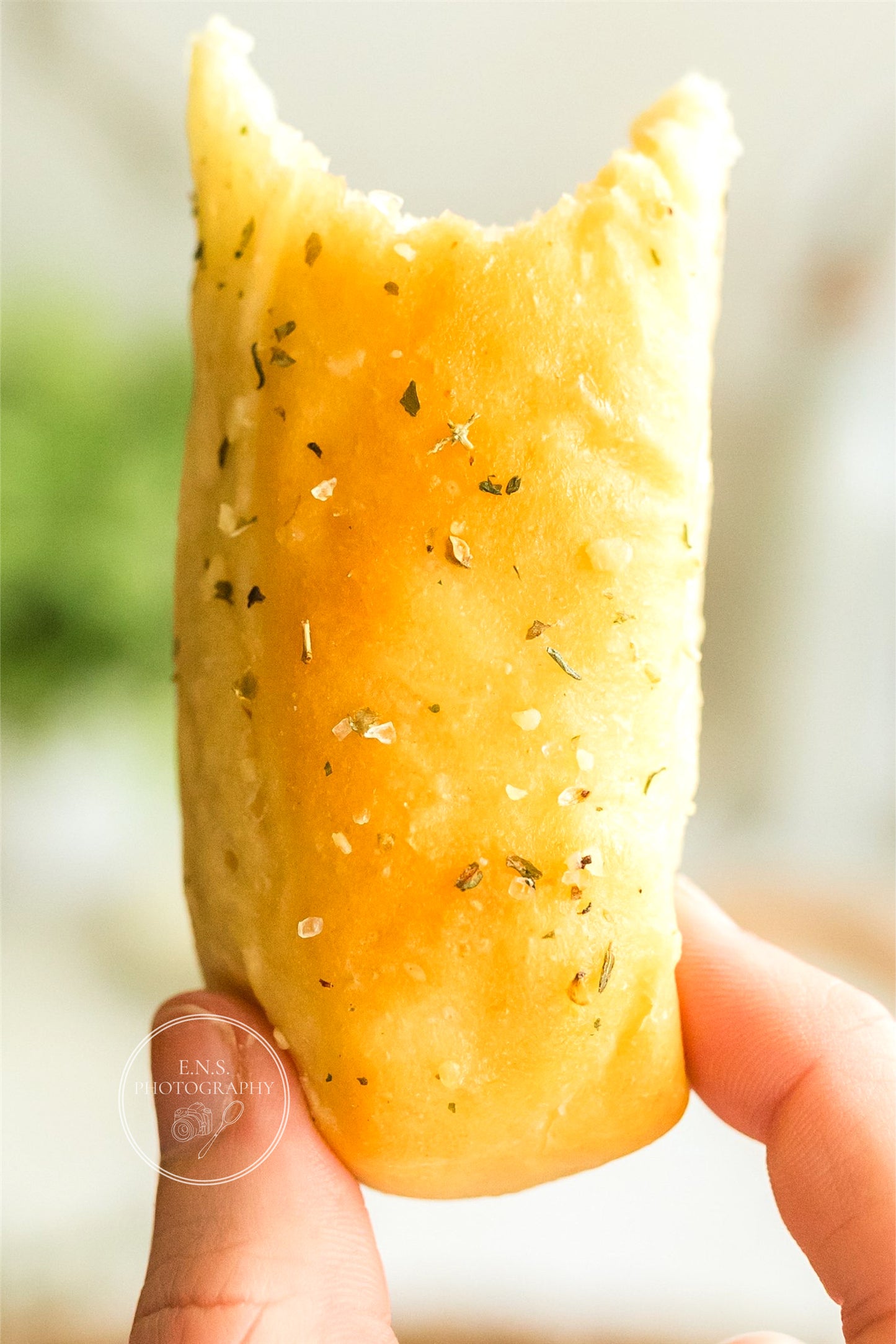 EASY GARLIC BREADSTICKS