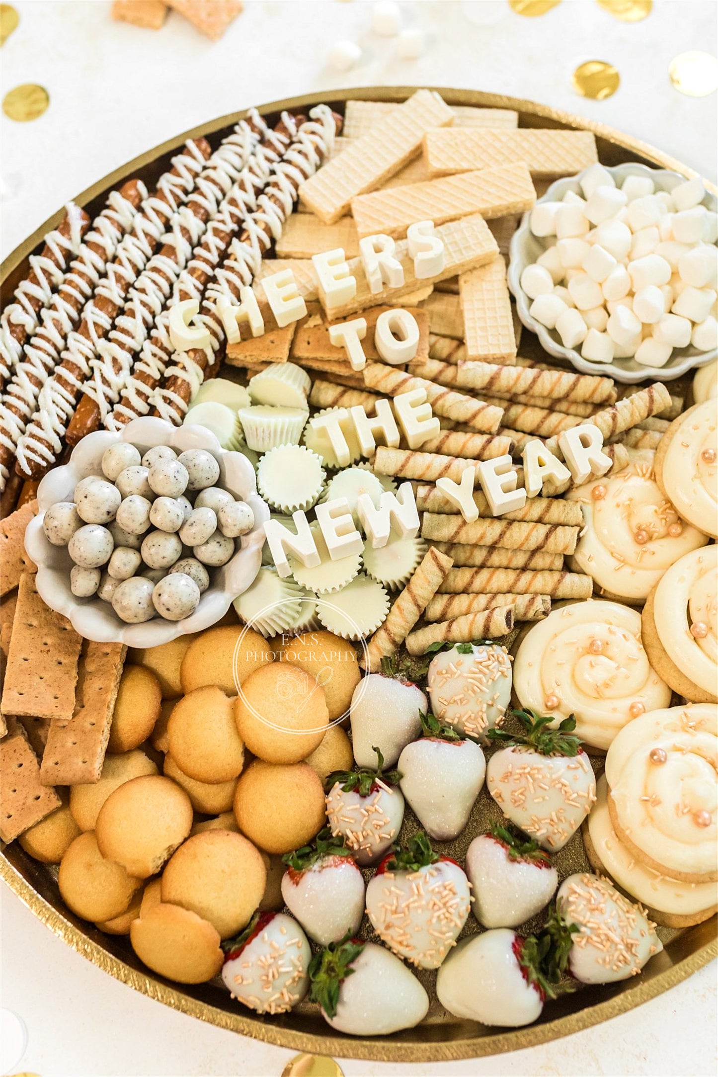CHEERS TO THE NEW YEAR DESSERT BOARD (with video)