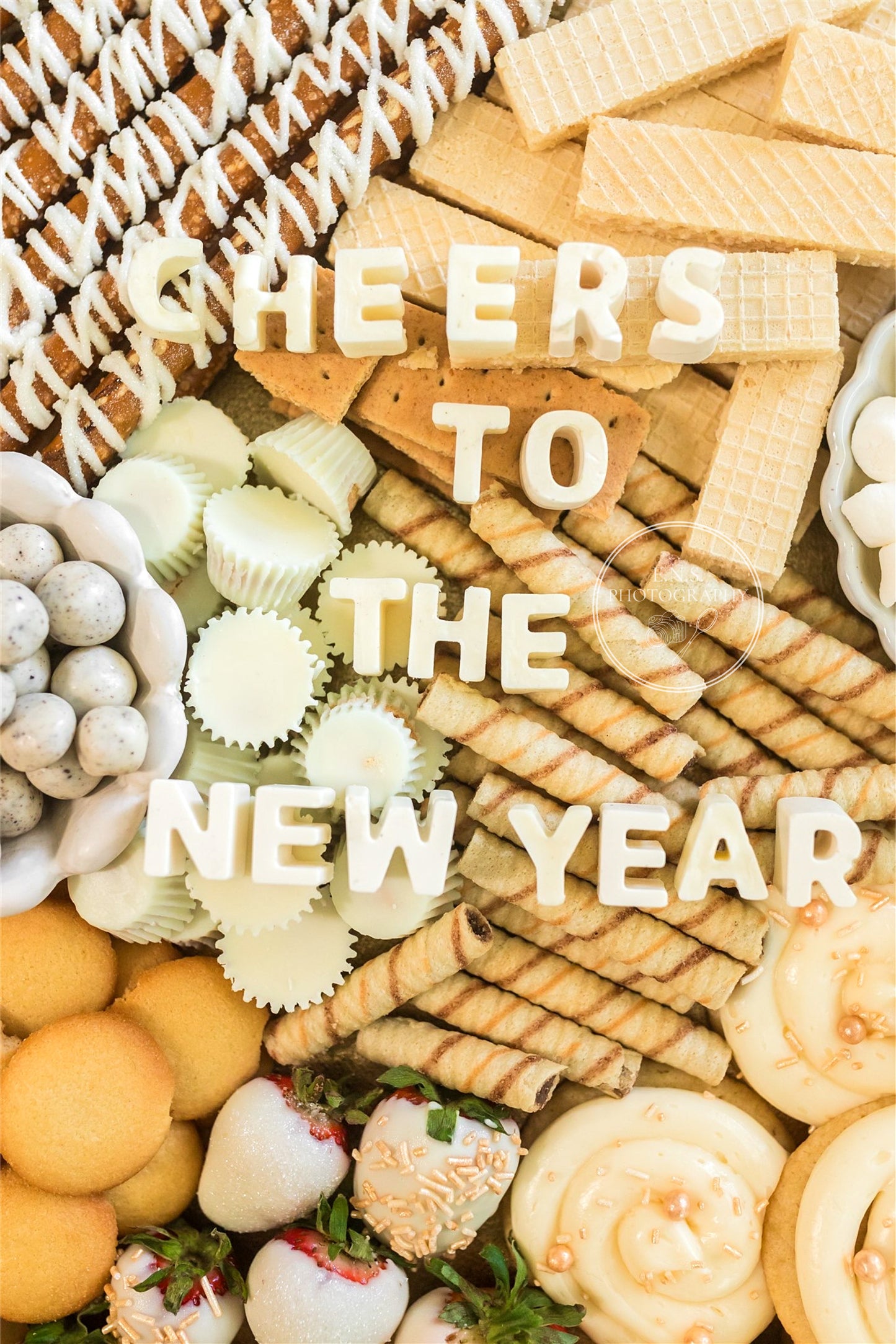 CHEERS TO THE NEW YEAR DESSERT BOARD (with video)