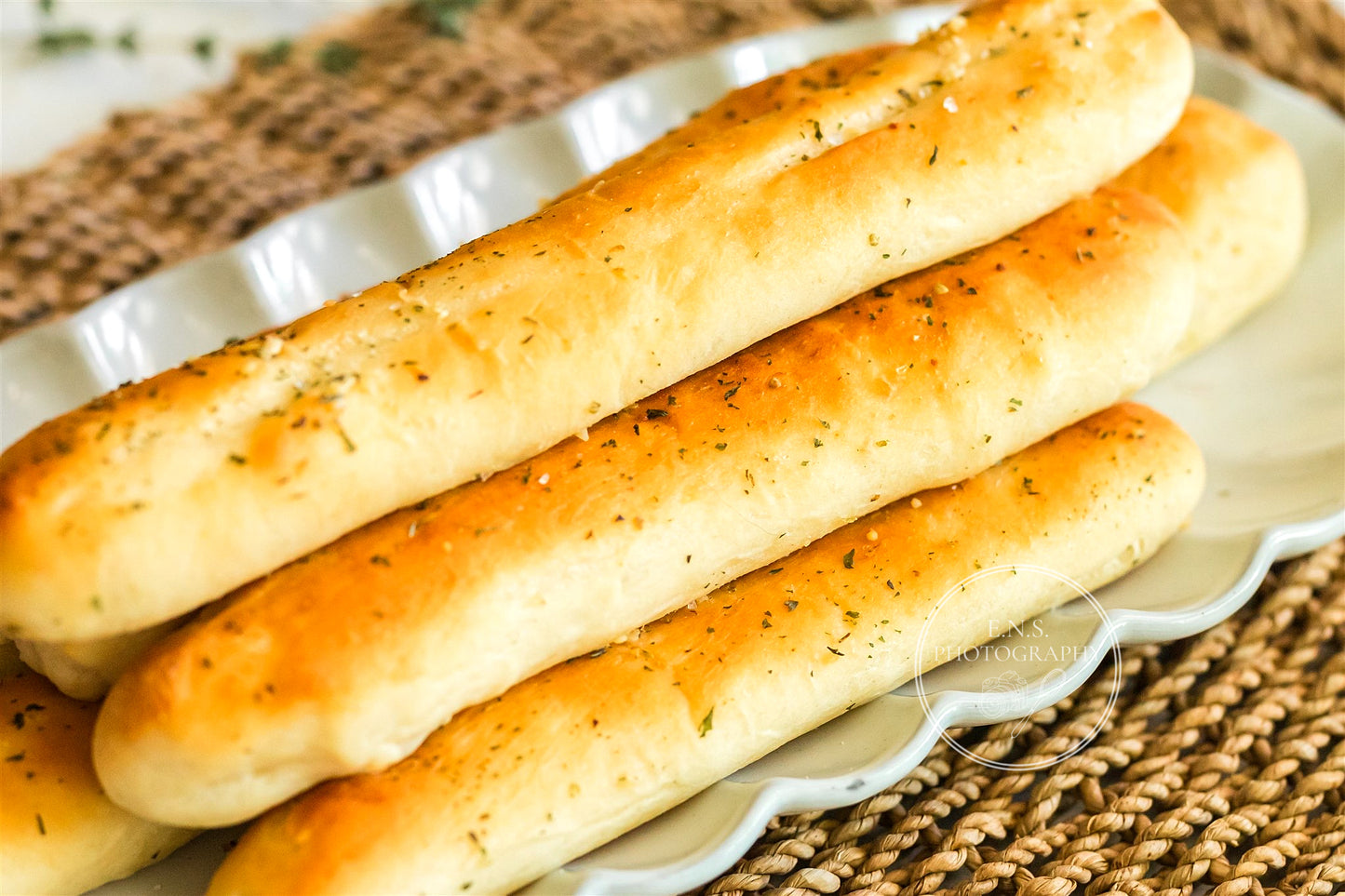 EASY GARLIC BREADSTICKS