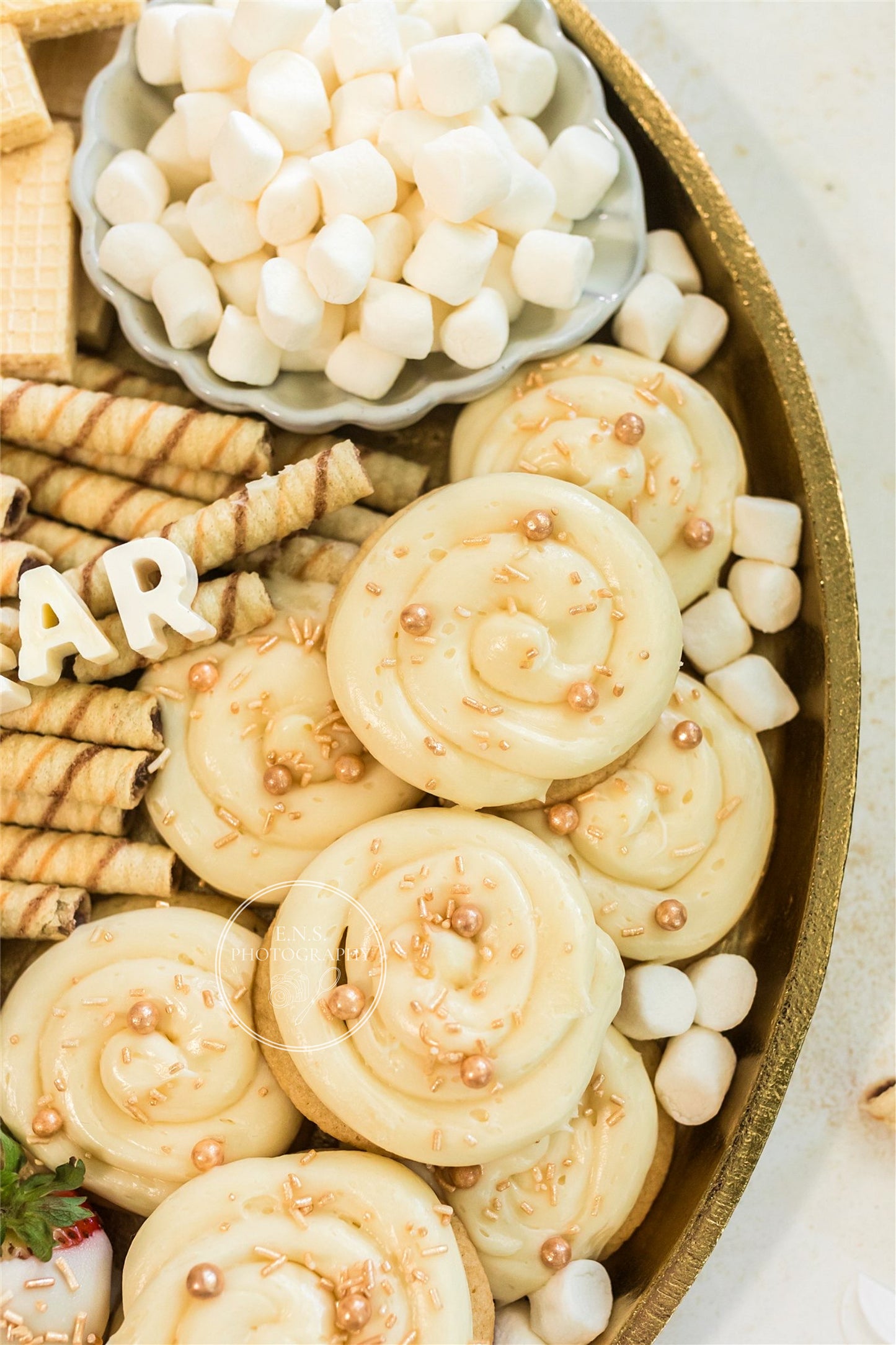 CHEERS TO THE NEW YEAR DESSERT BOARD (with video)