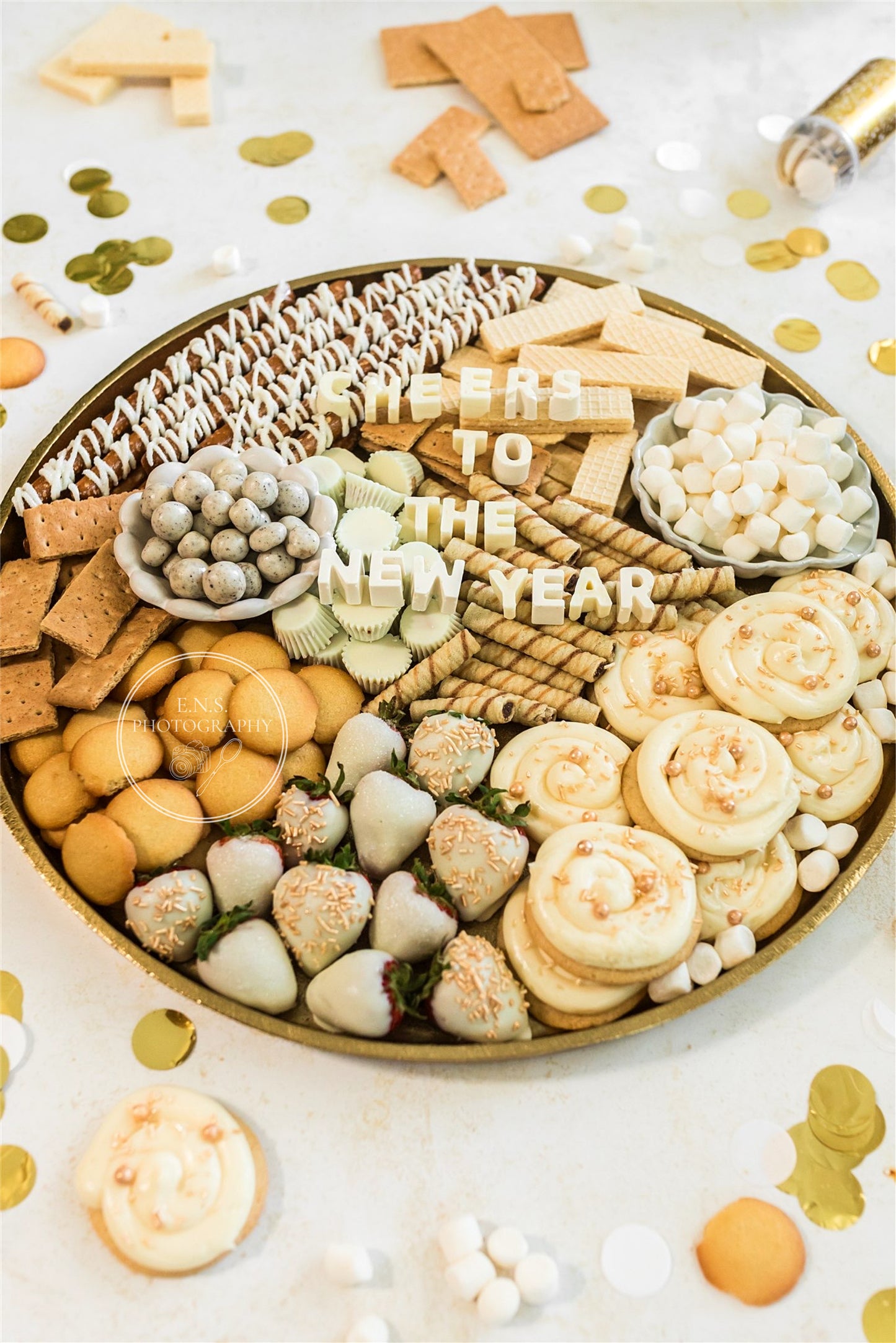CHEERS TO THE NEW YEAR DESSERT BOARD (with video)