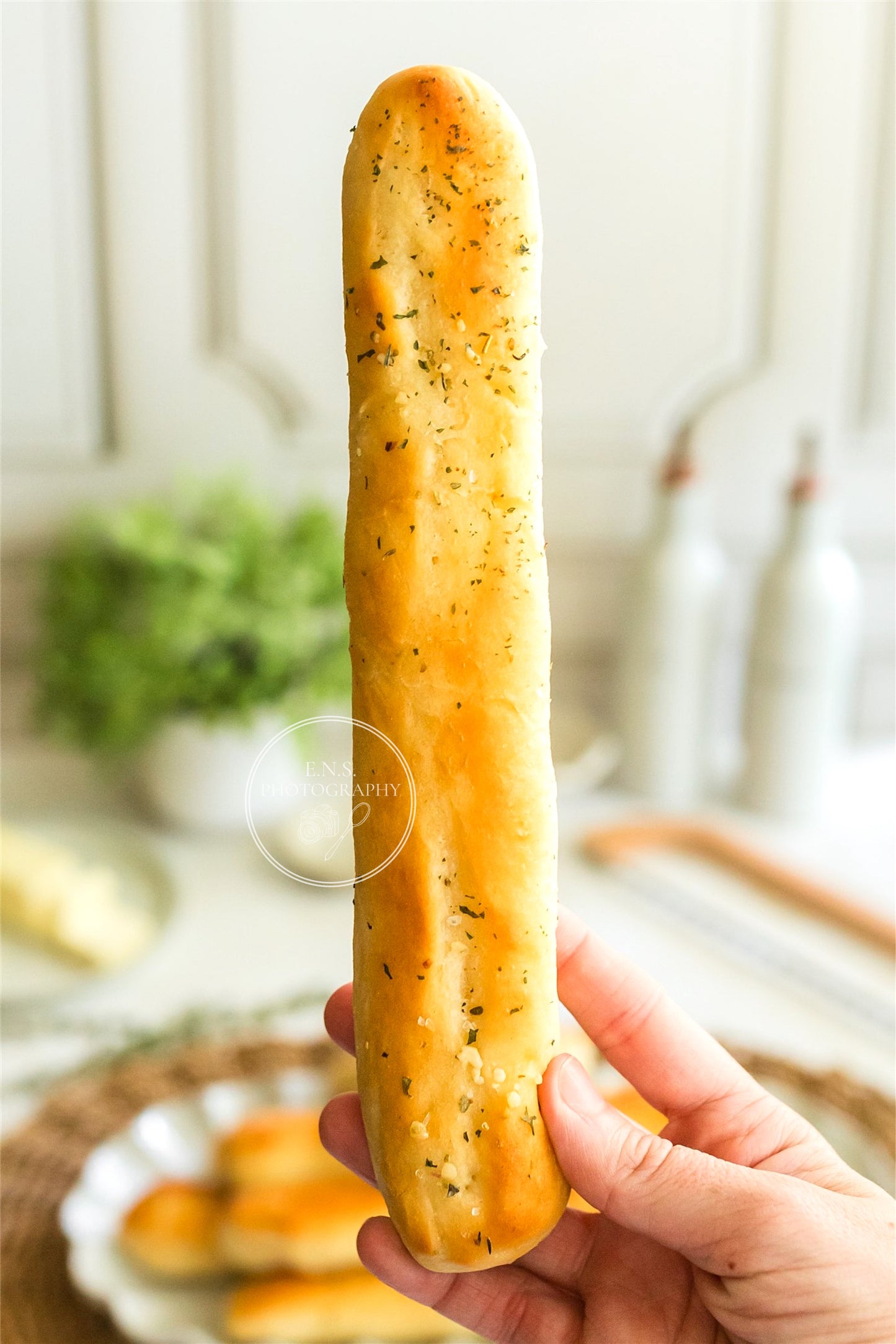 EASY GARLIC BREADSTICKS