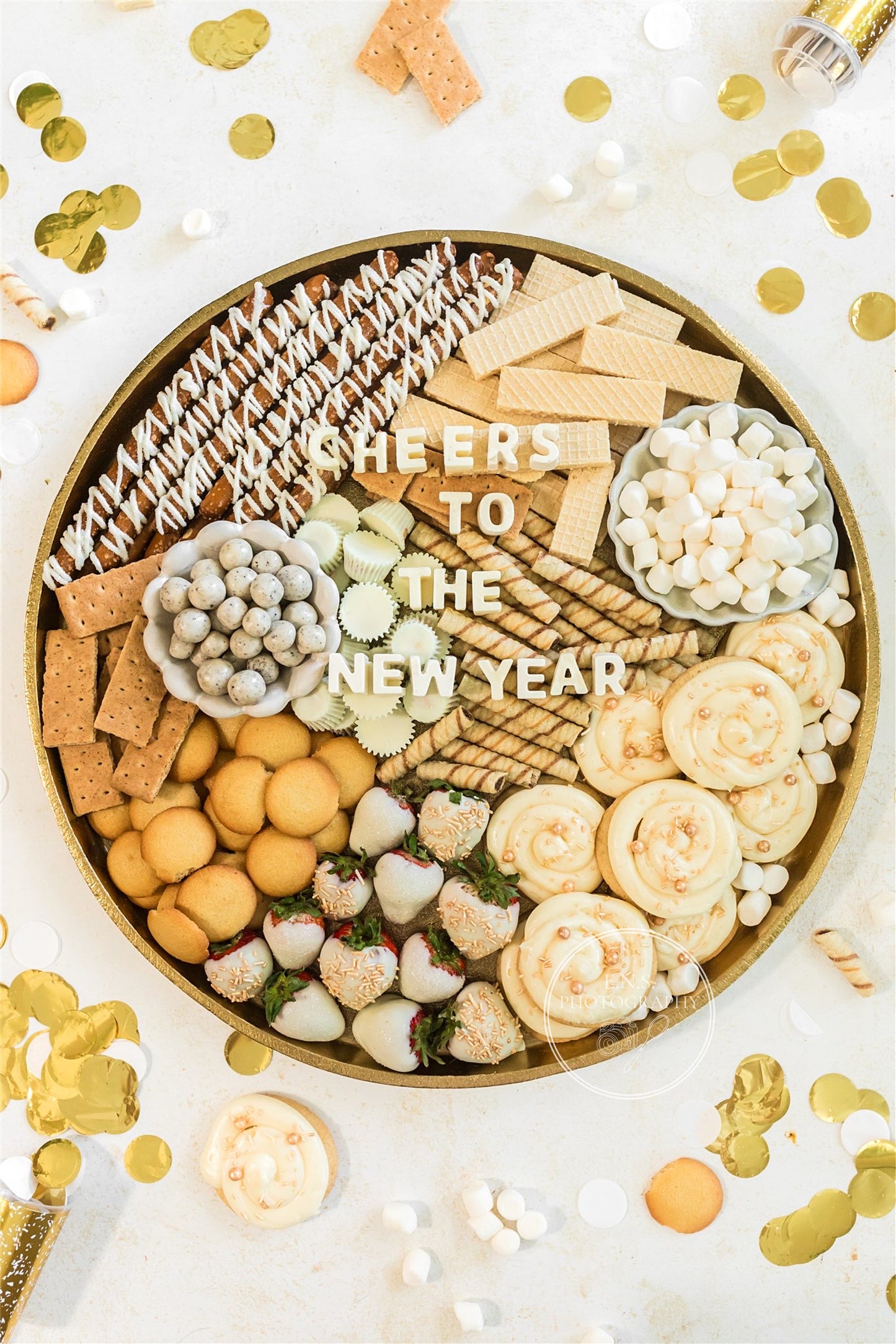 CHEERS TO THE NEW YEAR DESSERT BOARD (with video)