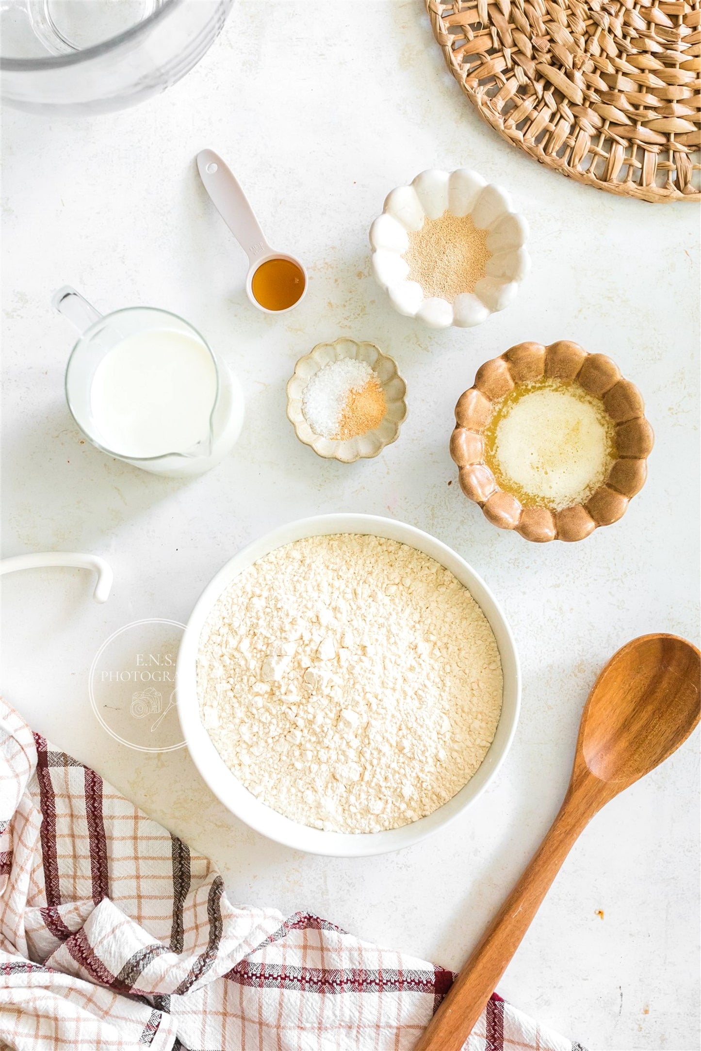 EASY GARLIC BREADSTICKS